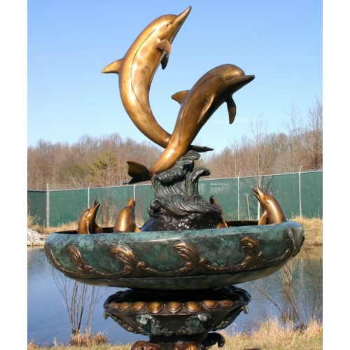Fontána s rodinkou delfínov - bronzová socha