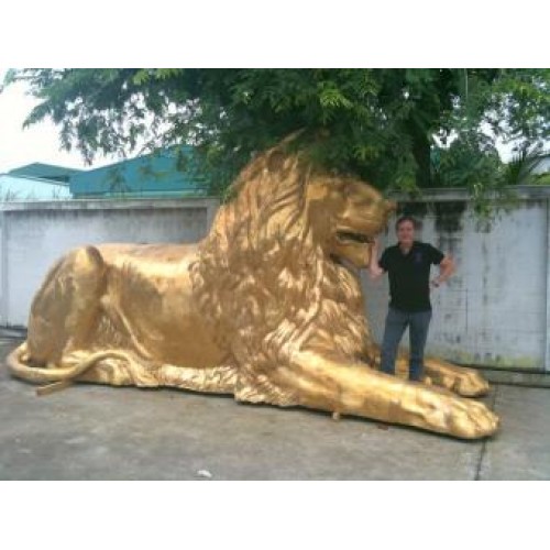 Veľký bronzový ležiaci lev - bronzová socha