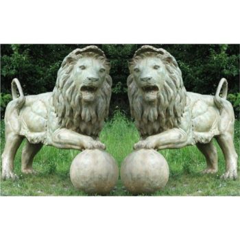 Umelecké Sochy Dvojica stojacich levov s loptou  