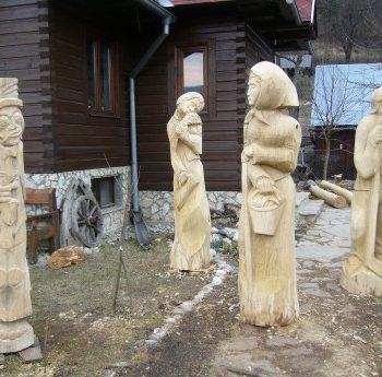 Umelecké Sochy Štyri drevené sochy  