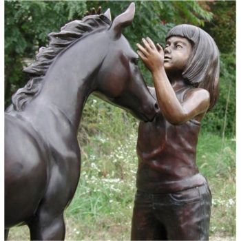 Umelecké Sochy Dievča a jej kôň  