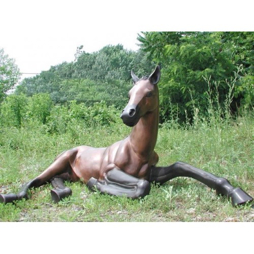 Ležiaci poník - bronzová socha
