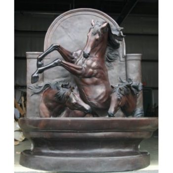 Umelecké Sochy Stredne veľká fontána s tromi koňmi  