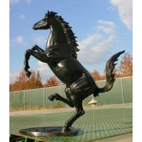 Poskakujúci malý kôň - bronzová socha