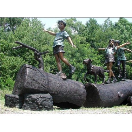 Tri idúce deti a pes - bronzová socha