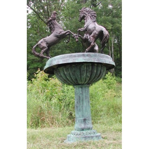 Fontána s tromi koňmi - bronzová socha