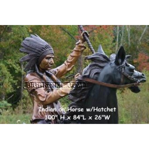 Tomahawk bojovník na koni - bronzová socha