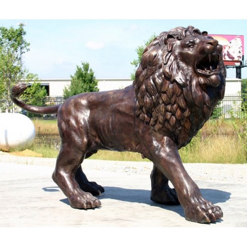 Prechádzajúci sa lev - bronzová socha