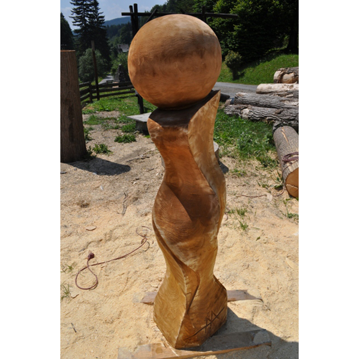 Cnosť - socha z dreva
