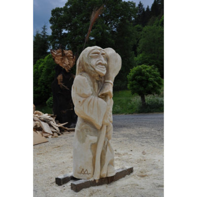 Drevená ježibaba - socha z dreva