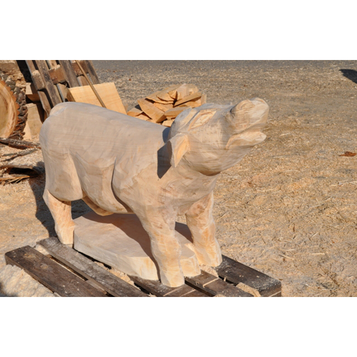 Drevená kravička - socha z dreva