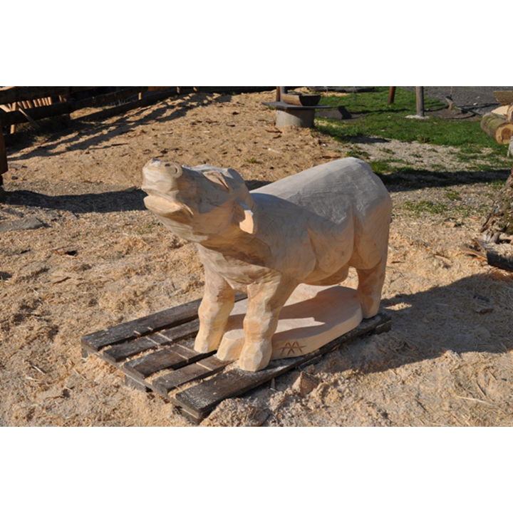 Drevená kravička - socha z dreva