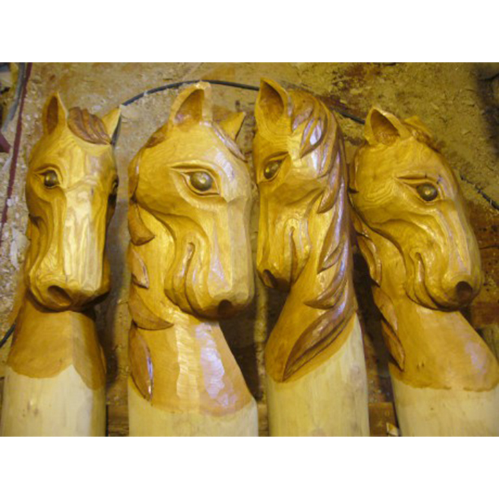Drevený koník - socha z dreva