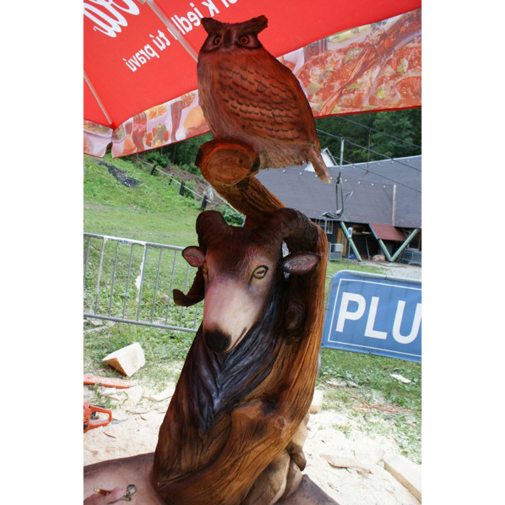 Drevený muflón a sova - socha z dreva