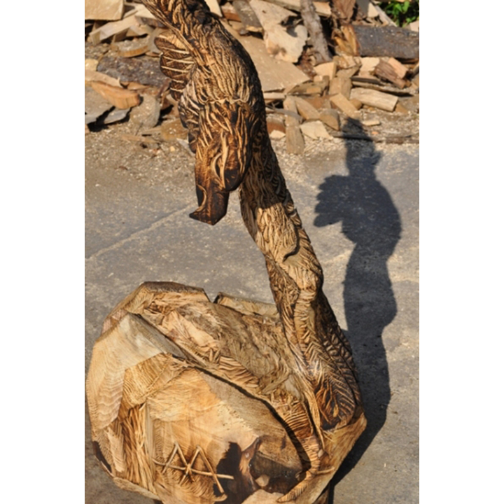 Letiaci orol - socha z dreva