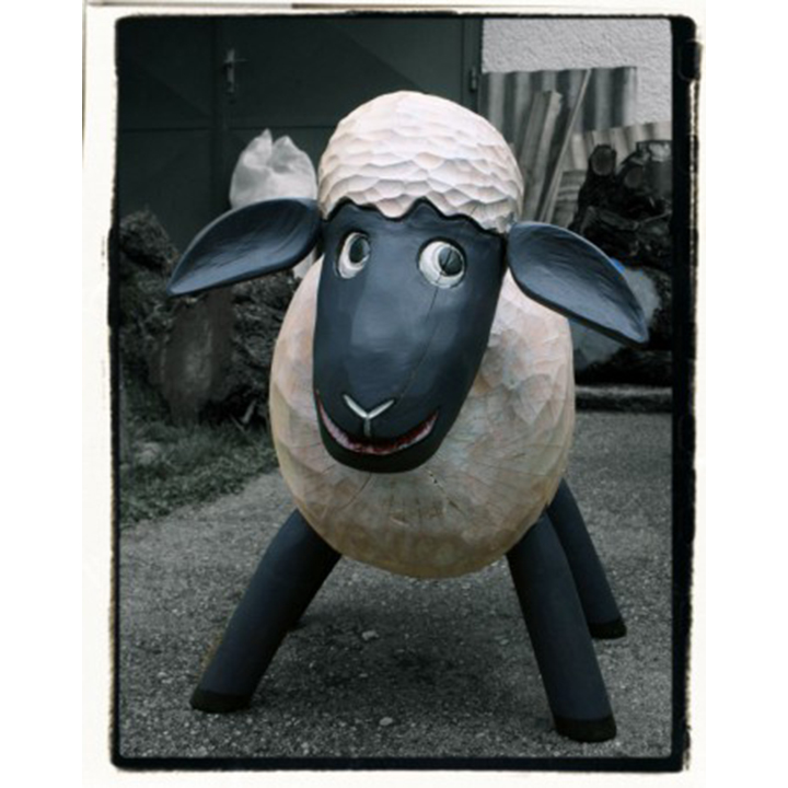 Ovečka Shaun - socha z dreva
