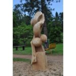 Proti prúdu - socha z dreva