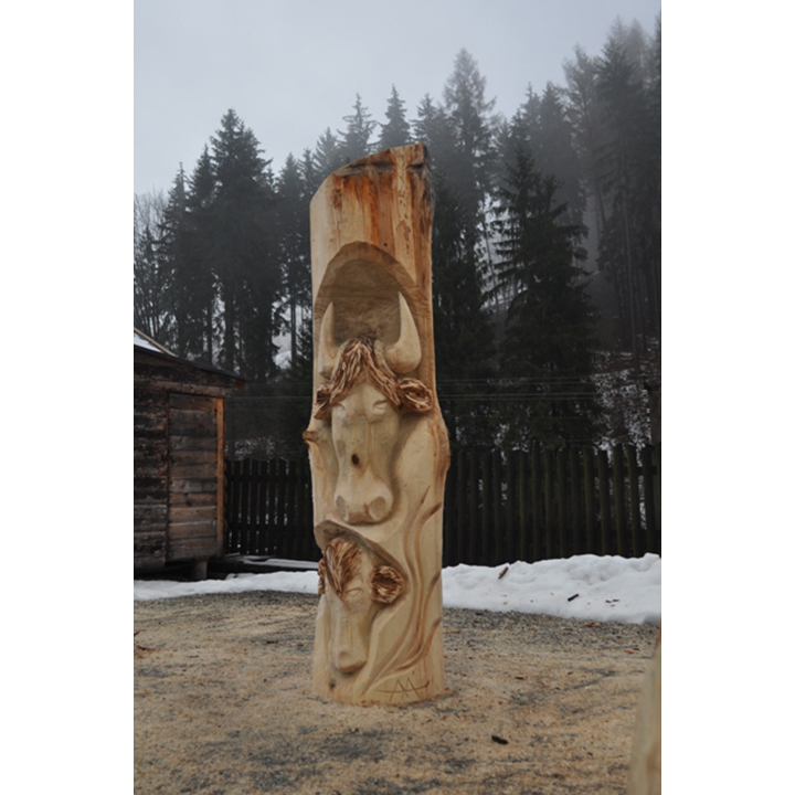 S teliatkom II - socha z dreva