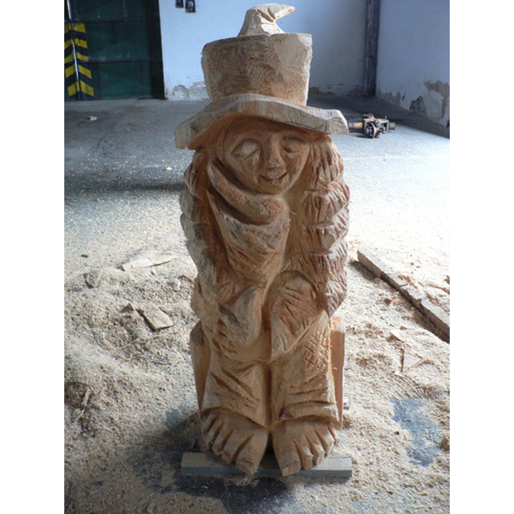Umelecké Sochy Sediaca pani - drevená socha  