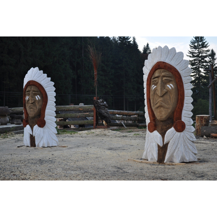 Stážci osady Yukon - Socha z dreva
