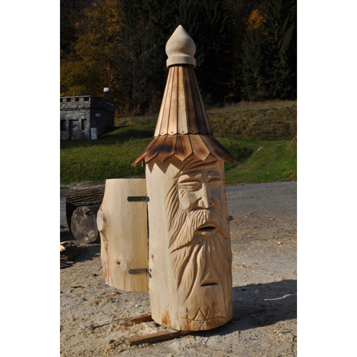 Včelí klát - socha z dreva