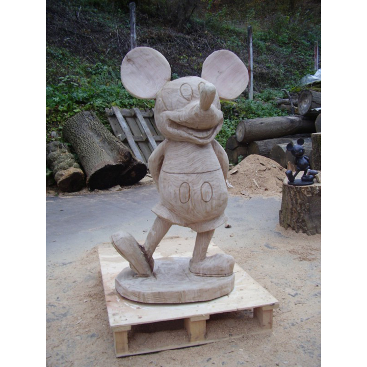 Drevený Mickey Mouse - socha z dreva