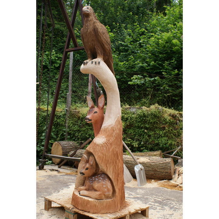 Drevený orol a srnky - socha z dreva