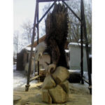Drevený orol na skale - socha z dreva