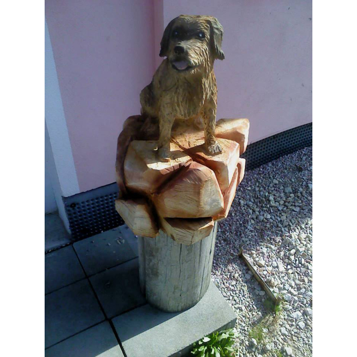 Pes Pinďo - socha z dreva