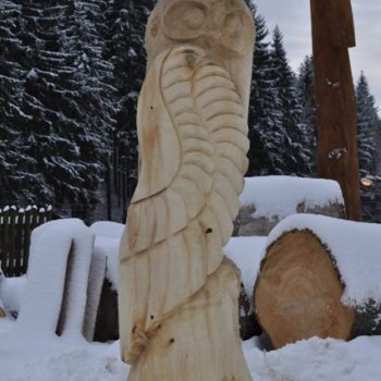 Vyrezávaná drevená sova - socha z dreva